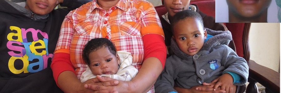 Vlnr: Carol-Anne (dogter), Magrieta en Michelle (dogter). Magrieta het Carol-Anne se dogterjie Taz-nique (3 weke oud) op haar skoot met haar ander kleinkind, Reagen (2) by sy ma. Inlas: Wyle  Michael (19)